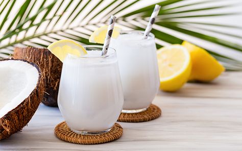 Coco Loco Drink, Coconut Water Cocktail, Lemon Drink Recipes, Best Gin Cocktails, Creamsicle Smoothie, Frozen Cocktail Recipes, Mezcal Cocktails, Gin Cocktail Recipes, Refreshing Summer Cocktails