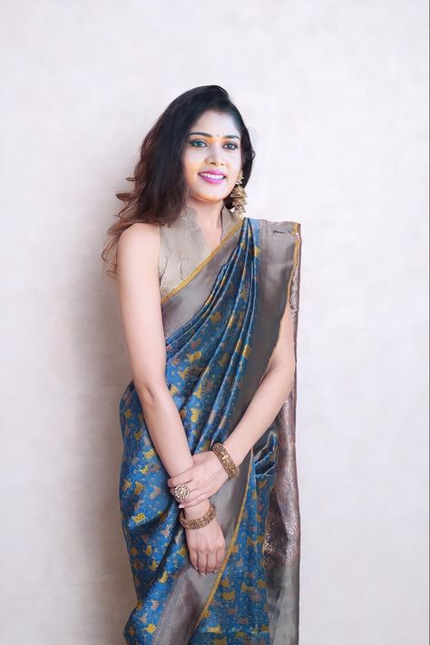 Myntra Saree Look, Saree Convocation, Latest Fancy Sarees, Traditional Blouses, Simple Saree Designs, Fashionable Saree, Fashionable Saree Blouse Designs, Modern Saree, Fancy Sarees Party Wear