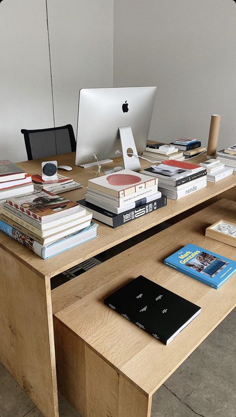 Berlin Loft Apartment, Creative Office Aesthetic, Study Office Room Ideas, Home Office Design Ideas, Office Table Design, Office Design Ideas, Small Studio Apartment, Office Outfit, Dream Apartment