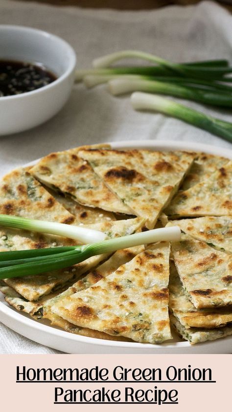 Jianbing Recipe, Green Onion Pancake Recipe, Chinese Pancakes, Pancake Fillings, Food Pancakes, Green Onion Pancake, Onion Pancake, Chinese Street Food, Scallion Pancakes