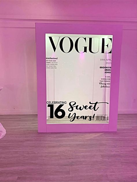 Vogue Sweet 16 Theme, Vogue Party Theme Ideas, Vogue Themed Party, Vogue Birthday Party, Housewarming Party Themes, Chanel Inspired Party, 16th Birthday Decorations, Diy Photo Backdrop, Deco Studio