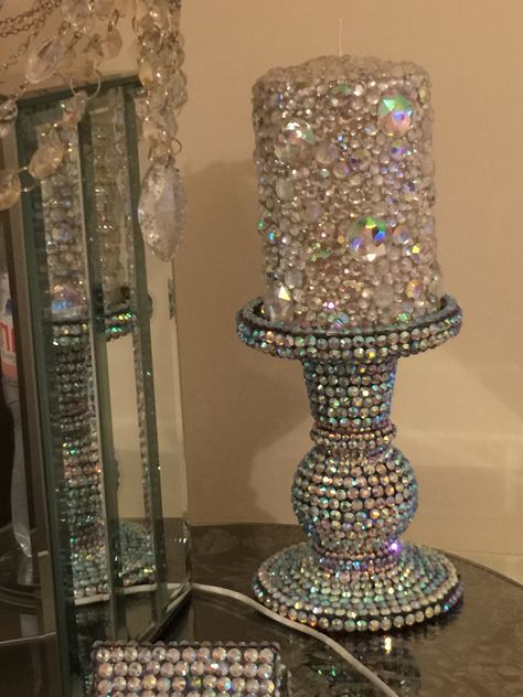 Diy New Years Eve Decorations, Bling Candle Holders, Rhinestone Candle, Candle Embellishments, Bling Candles, Stick Projects, Decorated Candles, Candle Jar Diy, Hollywood Vanity