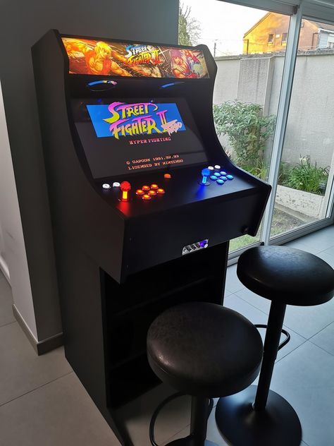 Arcade Machine In Living Room, Candy Cabinet, Hypebeast Apartment, Diy Arcade Cabinet, Retro Arcade Machine, Arcade Room, Mini Arcade, Arcade Game Machines, Arcade Game Room