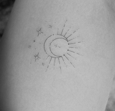 Universe Tatoos Ideas, Solar Eclipse Tattoo, Small Bff Tattoos, Moon And Sun Tattoo, Eclipse Tattoo, Tattoo 2015, Tattoo Sonne, River Tattoo, Luna Tattoo