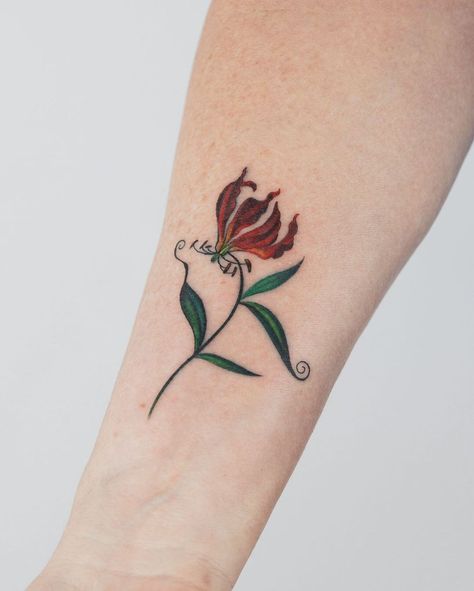 N E W W O N D E R ®️ on Instagram: “It’s Friday night, dance like fire. 🔥 I have tattooed countless lilies in the past and this one is a little different. Thank you Carey for…” Flame Flower Tattoo, Flame Lily Tattoo, Fire Lily Tattoo, Fire Flower Tattoo, Flame Lily, Fire Lily, Lillies Tattoo, Lily Flower Tattoos, Flame Tattoos