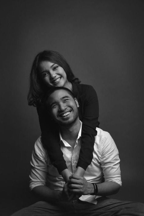 Ideas For Couple Photoshoot, Picture Pose For Couples, Self Photoshoot Poses Couple, Cool Poses For Couples, Couple Poses For Studio Photoshoot, Photoshoot Idea Couple, Couples Photoshoot With Chair, Portrait Poses For Couples, Couple Self Shoot Poses