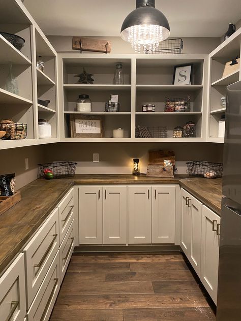 Butlers Pantry Walkin, Redo Pantry, Pantry Conversion, Cabin Pantry, Walk In Pantry Ideas Layout, Walk In Pantry Ideas, Pantry Plans, Pantry Closet Design, Barn With Living Quarters