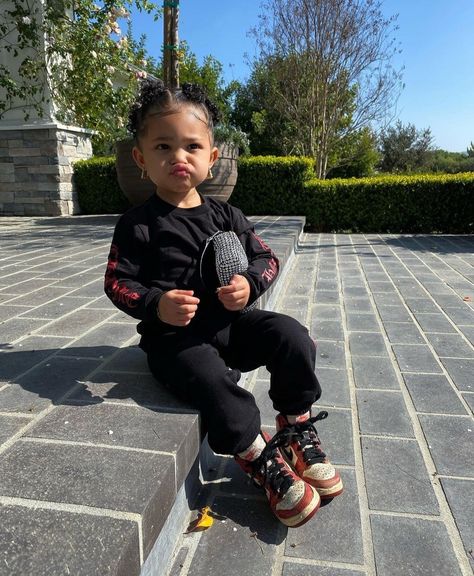 Stile Kylie Jenner, Jenner Kids, Stormi Webster, Cute Mixed Babies, Kardashian Kids, Fashion Baby Girl Outfits, Baby Fits, Mixed Kids