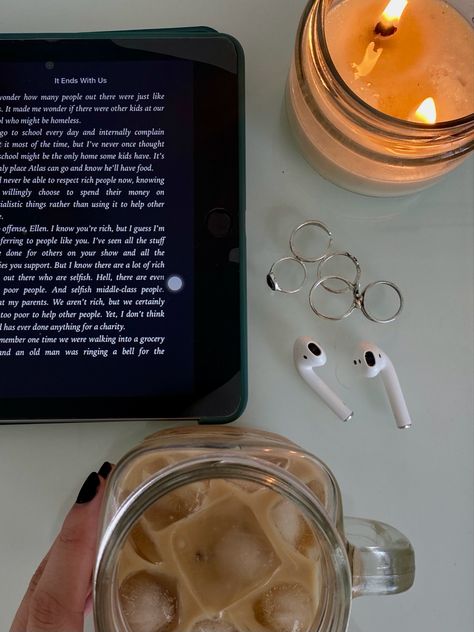 Reading Ipad Aesthetic, Ipad Book Aesthetic, Reading On Ipad Aesthetic, Ipad Reading Aesthetic, Kindle Aesthetic, Bookstagram Inspiration, Reading Aesthetic, It Ends With Us, Studying Inspo