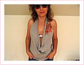 Happybee Italian Crafts and Quilts: 15 Minutes Halter Top Pizza With Friends, Italian Crafts, Diy Halter Top, Diy Halter, Umgestaltete Shirts, Cut Shirt Designs, Diy Cut Shirts, Alone At Home, Diy Tank