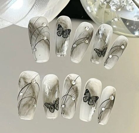 12 Hot Summer Nail Colors 2024 Butterfly Nails Black, Blue Gold Nails, Marbled Nails, Nails Butterfly, Nails Shape, Summer Nail Colors, Nails Y2k, Shape Names, Butterfly Nails