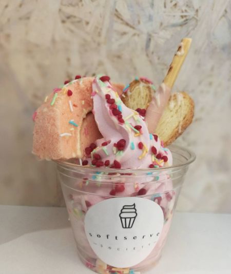 Ice Cream Business, Indulgent Food, Yogurt Smoothies, Soft Serve Ice Cream, London Food, Tiny Food, Ice Ice Baby, Food Drinks Dessert, Icecream Bar