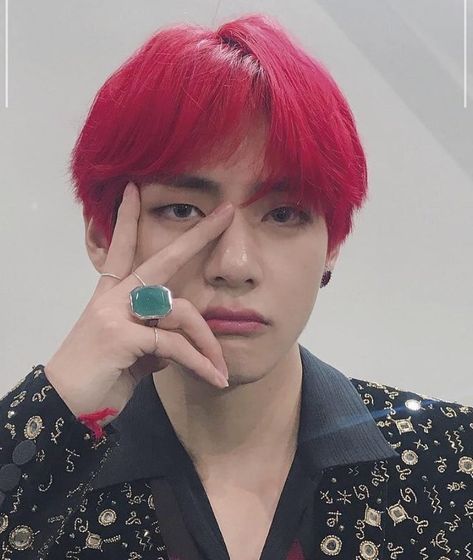 BTS TAEHYUNG - V 🐯 on Instagram: “; BTS favorite parts in taehyung’s ❤️😍 RM:eyes jin:lips Jungkook:ear Yoongi:nose jhope:neck Jimin: hand or veins Uwu 😍 - ( Tag your…” Red Hair, Books Wattpad, Wattpad, Bts, On Twitter, Twitter, Books, Red, Hair