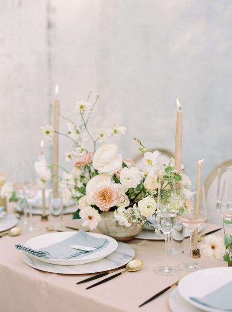 Neutral Wedding Inspiration, Romantic Table, Wedding Floral Centerpieces, Countryside Wedding, Have Inspiration, Neutral Wedding, Wedding Table Settings, Wedding Tablescapes, Wedding Table Centerpieces