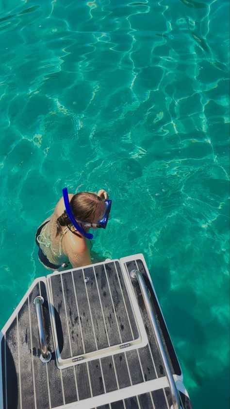 #snorkeling #blue #water #ocean #clear #fishes #aesthetic #explore #adventure #dive #boat #sailing #vacation Fishes Aesthetic, Dive Boat, Snorkel Blue, Boat Sailing, Water Ocean, Insta Post, Post Ideas, Creative Arts, Blue Water