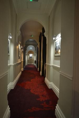 The Grosenor Hotel, London, England, 1862 Victorian hotel corridor Victorian Hotel Room, Victorian Corridor, Old Hotel Aesthetic, Backrooms Levels, Victoria Christmas, Penthouse Hotel, Victorian Hotel, Ideal Husband, Gothic Mansion