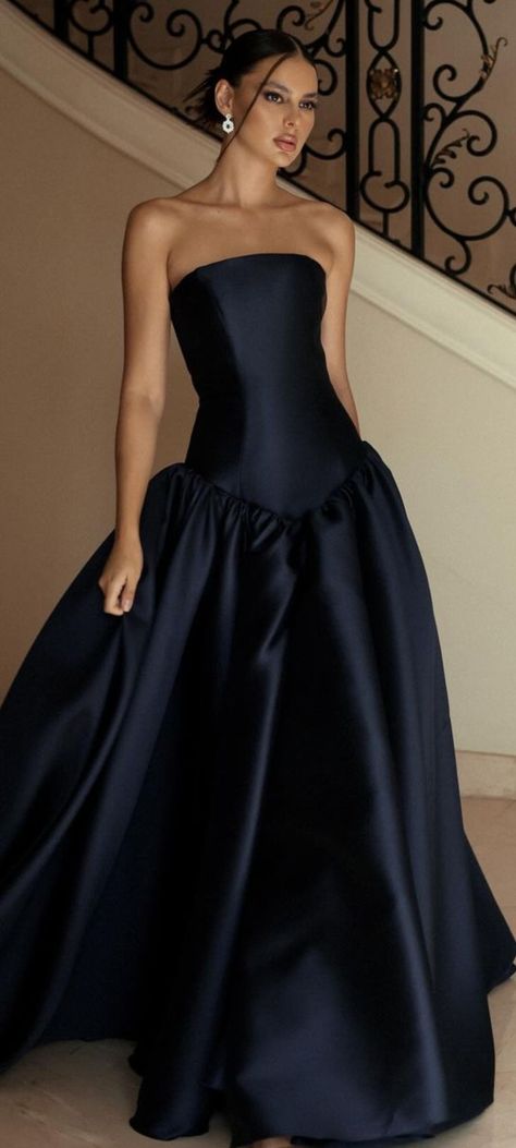 Wedding Guest Ball Gown, Gala Wedding Dress Guest, Black Drop Waist Dress, Winter Gala Dress, Gala Dinner Outfit, Black Prom Gown, Satin Prom Dresses, Special Occasion Gowns, Formal Occasion Dress