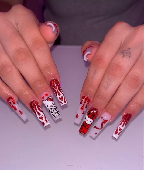 Red Nail Fall Design, Hello Kitty Chucky Nails, Red And Black Halloween Nails Acrylic, Red Halloween Nails Acrylic, Hello Kitty Halloween Nails, Horror Nails Acrylic, Halloween Nails Red, Red Halloween Nails, Unusual Nail Designs