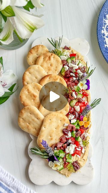 The Board Loon | Kelsey Bassett on Instagram: "Make way for the hummus board! THIS is the appetizer you will want to make for your next event. Start off by spreading the hummus evenly & directly on the board. I used my @pamperedchef spatula- my fave! Next, place some mini @stonefirenaan naan breads along the side and add a drizzle of olive oil. I then topped it with diced tomatoes, cucumbers, kalamata olives and feta cheese. Lastly, garnish! 

✨Follow along for more Charcuterie Boards, Midwest Accents, Tutorials, Recipes & more!
.
📬 : TheBoardLoon@gmail.com 
.
💻 : Www.TheBoardLoon.com
.
. @TheBoardLoon also on TikTok & Facebook
.
 #charcuterie #recipe #tutorial #theboardloon #cheeseboard #tutorial  #charcuterieboard  #appetizers #board #cheese #graze #hummus #hummusboard" Appetizers Board, Hummus Board, Recipe Tutorial, Board Cheese, Naan Bread, Diced Tomatoes, Kalamata Olives, Charcuterie Boards, Diced Tomato