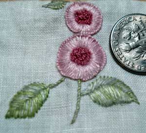 Flower Embroidery Tutorial, Buttonhole Stitch, Flowers Embroidered, Pretty Embroidery, Elegant Embroidery, Brazilian Embroidery, Embroidery Tutorial, Button Hole, Needlework Embroidery