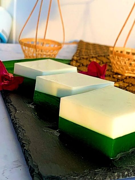 Pandan Coconut Jelly Dessert Pandan Coconut Jelly, Pandan Jelly, Malaysian Dessert, Fried Dessert, Coconut Jelly, Jelly Desserts, Cambodian Food, Best Thai, Thai Coconut