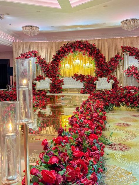 Baraat Decorations, Indoor Wedding Decorations Indian, Wedding Stage Design Indoor, Red Roses Backdrop, Barat Decor, Walima Stage, Walima Decor, Red Rose Wedding Theme, Wedding Entrance Table