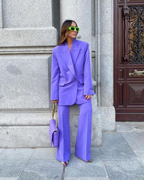 Coloured Suits, Laura Eguizabal, Mode Purple, Trend Forecast, Purple Suits, Purple Style, Blazer Women, Purple Outfits, Pantsuits For Women