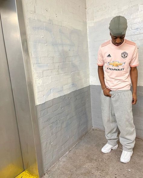 Manchester United Outfit, Streetwear Inspiration, Guy Fits, Drip Outfit Men, Streetwear Inspo, Boy Fits, Street Style Outfits Men, Street Fashion Men Streetwear, Guys Clothing Styles