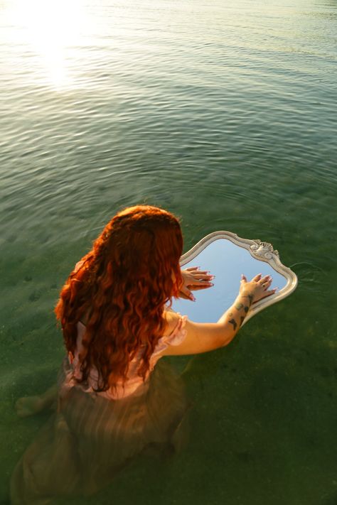 Photoshoot mirror Magic elf fairy ethereal ensaio espelho água Water lagoon lake lagoa Water Mirror Photography, Photoshoot Mirror, Mermaid Photoshoot, Fairy Ethereal, Mirror Magic, Water Photoshoot, Elf Fairy, Mirror Photography, Water Shoot