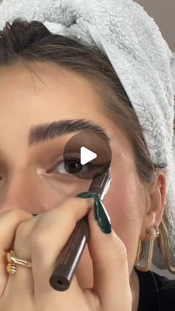 Brown Eyeliner Looks, Everyday Makeup Routine, Skincare Routines, Brown Eyeliner, Genuine Smile, Women's Beauty, Staying Hydrated, Eyeliner Looks, Eyeliner Tutorial