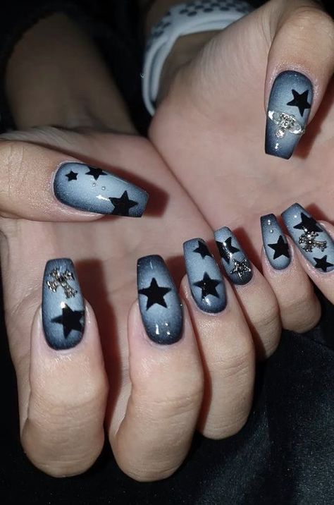 Metalhead Nails, Emo Acrylic Nails, Nails Grunge, Nail Vinyls, Punk Nails, Goth Nails, Grunge Nails, Y2k Nails, Pretty Gel Nails