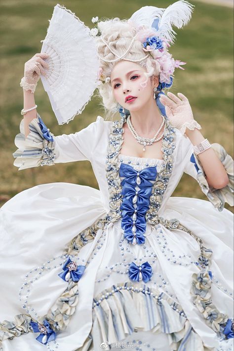 French Queen Dress, 1700s Dresses French, 18th Century Dress Aesthetic, French Rococo Fashion, Roccocore Aesthetic, Rocco Fashion, Rococo Fashion Modern, Rococo Dresses, 1700s Dresses