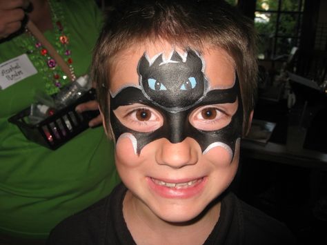 Toothless Toothless Dragon Face Paint, How To Train Your Dragon Face Paint, Dragon Face Paint, Monster Face Painting, Dragon Face Painting, Mime Face Paint, Face Painting For Boys, Dragon Designs, Dragon Birthday Parties