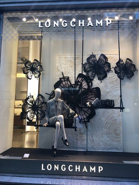 Fashion Window Display Boutiques, Dress Window Display, Shop Window Design Ideas, Window Display Design Fashion, Windows Display Design, Visual Merchandising Ideas Creative, Visual Merchandising Displays Retail, Display Window Design, Store Window Design