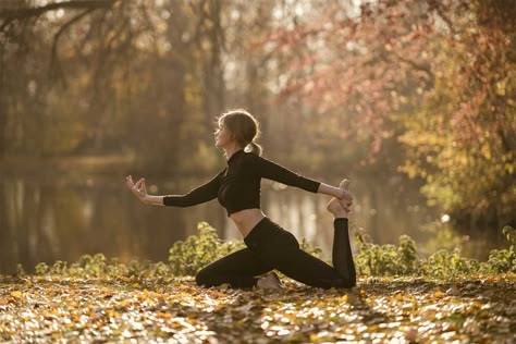 7 in-person yoga classes to sign up for this weekend Yoga Photoshoot Outdoor, Outdoor Yoga Photoshoot, Nature Yoga Photoshoot, Dublin Photoshoot, Pilates Pictures, Yoga Photography Outdoor, Beautiful Fall Scenery, Yoga Photography Photo Shoots, Yoga Portrait