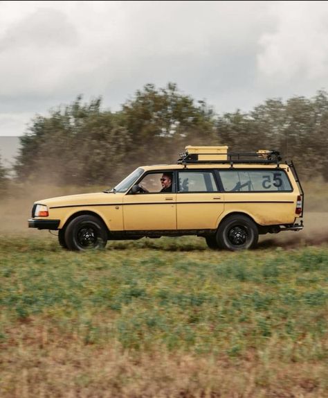 Volvo 240 Wagon, Volvo Station Wagon, Auto Camping, Cars Aesthetic, Overland Truck, Volvo 240, Jeep Wagoneer, Car Camping, Station Wagon