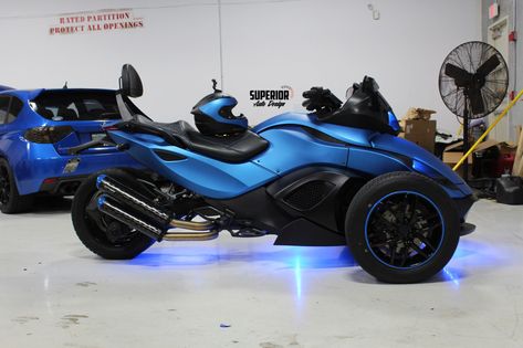 Can Am Spyder Accessories, Three Wheel Electric Scooter, Homemade Motorcycle, Custom Motorcycles Bobber, Harley Davidson Trike, Custom Motorcycle Helmets, Can Am Spyder, Reverse Trike, Motorcycles And Scooter