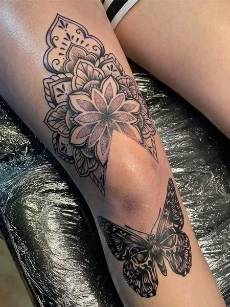 Mandala Butterfly Tattoo Mandala Tattoo Ideas For Women, Mandala Butterfly Tattoo, Feminine Lion Tattoo, Hip Tattoo Quotes, Mandala Tattoo Leg, Tato Mandala, Mandala Butterfly, Knee Tattoos, Gargoyle Tattoo