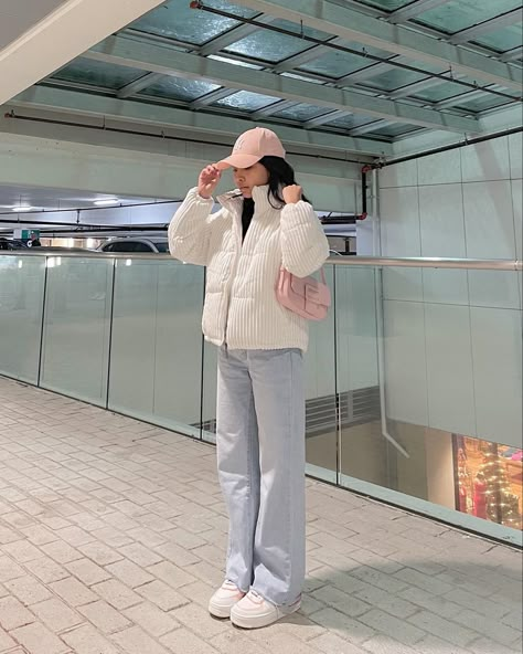 Korean Winter Outfits Street Style, Rainy Weather Outfits, Rainy Outfit, Winter Outfits Korean, Korean Winter Outfits, Winter Outfits Aesthetic, Japan Outfit, Winter Outfits Cold, Cold Outfits