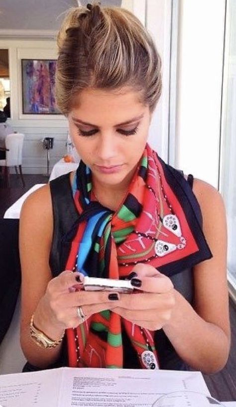 Hermes Scarf With Dress, How To Wear An Hermes Scarf, How To Wear Hermes Scarf Silk, Hermes 90x90 Scarf Outfit, How To Style Hermes Scarf, Style Hermes Scarf, Styling Hermes Scarf, Hermes Scarf Styling, Hermes Scarf How To Wear