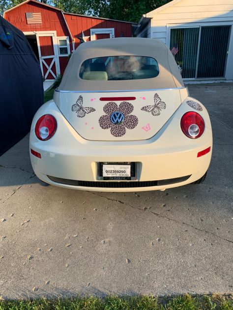 Cute Volkswagen Beetle, Volkswagen Beetle Decorations, Beetle Cars With Daisy Rims, Volkswagen Beetle Aesthetic Interior, Cute Beetle Car, Volts Wagon Beetle Aesthetic, Volkswagen Beetle Aesthetic, Light Pink Volkswagen Beetle, Volkswagon Bug Aesthetic