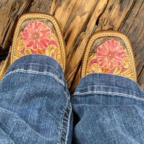 Floral Western Boots, Tooled Leather Boots, Boots Vaqueras, Mexican Boots For Women, Mexican Botas, Cowgirl Boots With Flowers, Mexican Cowboy Boots, Tooled Boots, Floral Cowgirl Boots