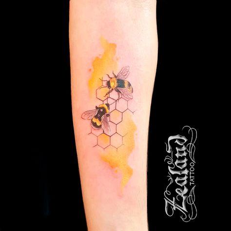 Bee And Honeycomb Tattoo Sleeve, Minimal Bee Tattoo, Bee Tattoo Color, Watercolor Bee Tattoo, Colourful Bee Tattoo, Watercolor Bumble Bee Tattoo, Watercolour Bee Tattoo, Bee And Honeycomb Tattoo, Honeycomb Tattoo Sleeve