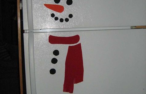 Here is a snowman for the fridge I made on march Rudy day. Just needed some felt and photo-magnet page bought at the dollar store. It w... Candy Cane Recipe, Gift Closet, What Makes Me Happy, Followers Instagram, Cute Country, Xmas Deco, Vinyl Decor, My Gift, Christmas Crafts Decorations