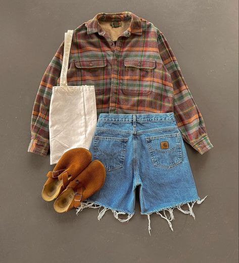 Cottage Core Outfit Inspiration, Coastal Core Outfits, Outfit Ideas Granola, Salted Granola Girl Outfits, Noah Kahan Aesthetic Outfit, Edgy Granola Style, Granola Teacher Outfit, Denim Jacket With Shorts, Outfits Layed Out