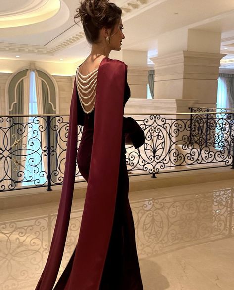 Velvet Ball Gown, Special Occasion Gowns, Modest Dresses Casual, Evening Party Gowns, Womens Prom Dresses, Long Sleeve Evening Dresses, Backless Prom Dresses, Ball Gowns Evening, Glam Dresses