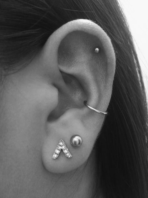 ∆Ear Piercing∆ Double lobe || Conch || Helix Double Lobe And Flat Piercing, Ear Piercing Double, Conch And Helix Piercing, Double Ear Piercing, Conch Ear Piercing, Double Lobe Piercing, Double Helix Piercing, Ear Stacks, Gold Diamond Heart Necklace