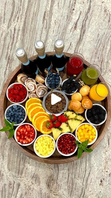 Maegan Brown ~ The BakerMama on Instagram: "MIMOSA BOARD 🍊🍾 a great selection of juices and fruits so you and your friends can mix their own mimosa creations! 🥂

Comment “board” and I’ll DM you all the board building details! 😍 or find this board and more in my best-selling Beautiful Boards cookbook! 📚❤️ #TheBakerMama #BeautifulBoardsCookbook

https://thebakermama.com/recipes/mimosa-board/

#mimosa #mimosabar #juice #charcuterie #charcuterieboard #brunchideas #brunch #cocktails #entertainingideas" Mimosa Board, Smoothie Menu, Party Food Bar, Building Details, Beautiful Boards, Brunch Cocktails, Mimosa Bar, Easter Brunch, June 22