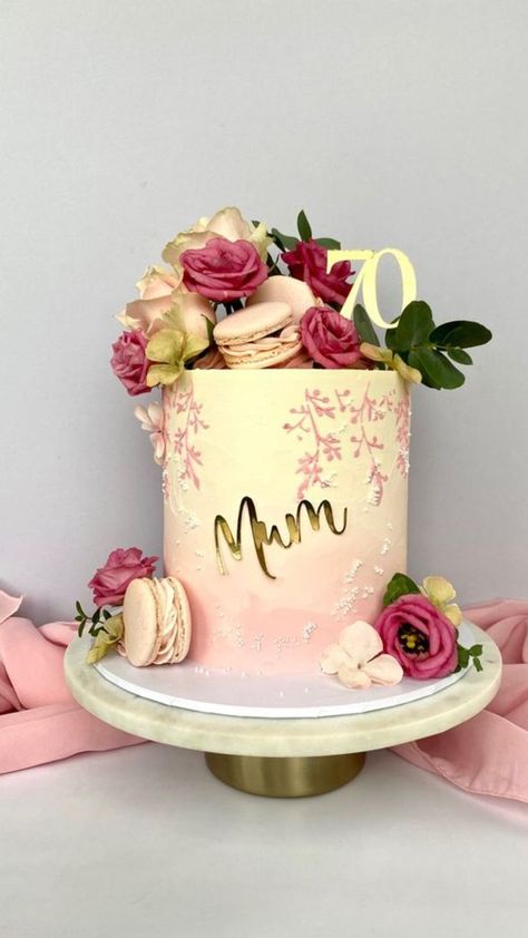 Cake For Elderly Lady, Old Person Birthday Cake, 70th Birthday Cake Mum, 80th Birthday Cake For Grandma, 60th Birthday Cake For Ladies, 70th Birthday Cake Ideas, 70th Birthday Cake For Women, Birthday Cake For Mum, 50th Birthday Cake For Women