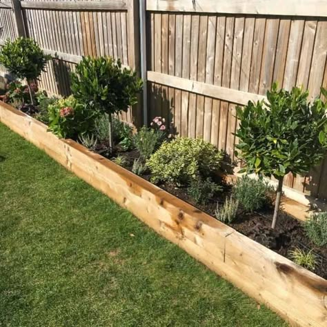 Wooden Garden Edging, Wood Garden Beds, Sleepers In Garden, Backyard Garden Beds, New Garden Ideas, Diy Garden Bed, Back Garden Ideas, Backyard Garden Landscape, Backyard Gardens